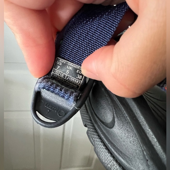 Women’s Zvolv Chacos size 7 - Picture 3 of 3